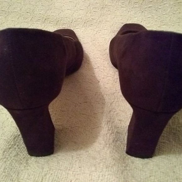 Beautiful Brown Suede Jacqueline Ferrar Pumps Size 9, Made in Brazil - Picture 2 of 6